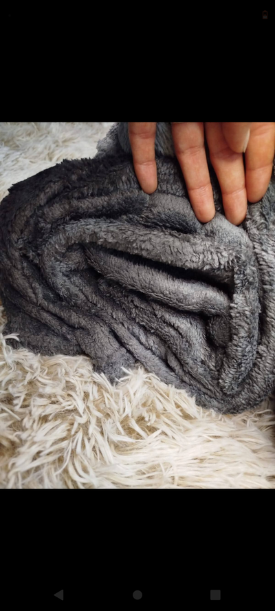 Manta plush color gris