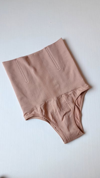 Vedetina con faja de 20 cm y varillas