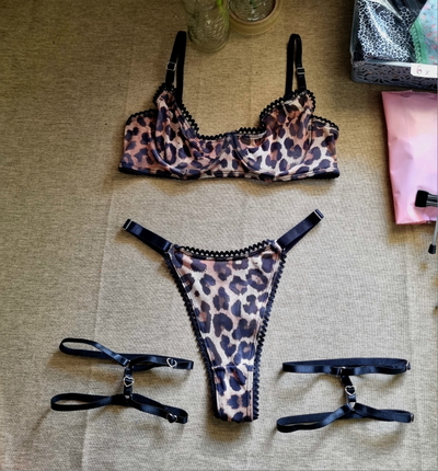 Conjunto animal print + ligas