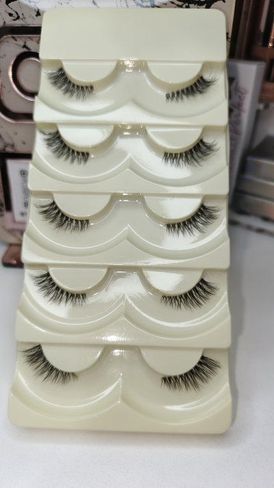 Esquineras, sutil , pelo natural 