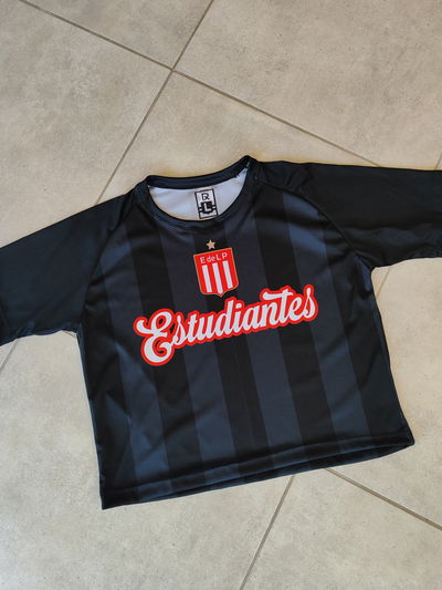 Camiseta crop deportiva rayada negra - Estudiantes 