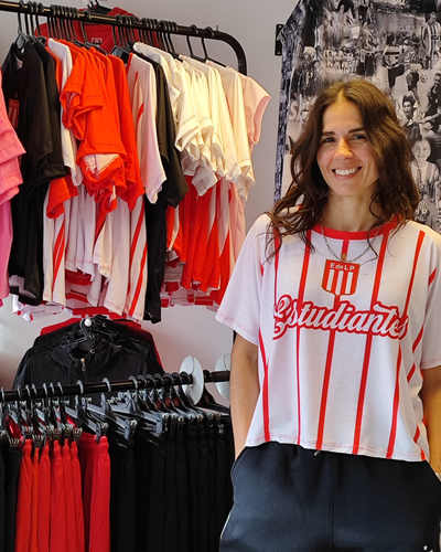 Remera crop rayada modal - Estudiantes 