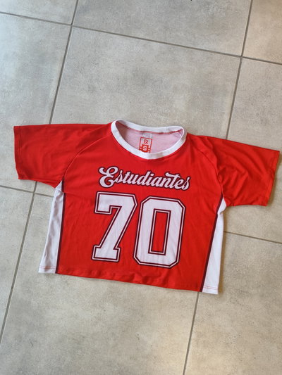 Remera crop modal roja con blanco - Estudiantes 