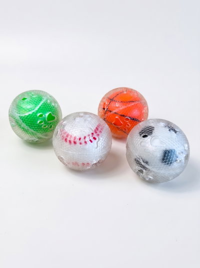 Pelota reforzada con cubierta de plastico y chifle 8cm