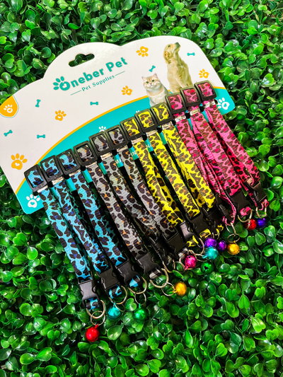 Collar animal print fluo regulables con hebilla y cascabel (desmontable)