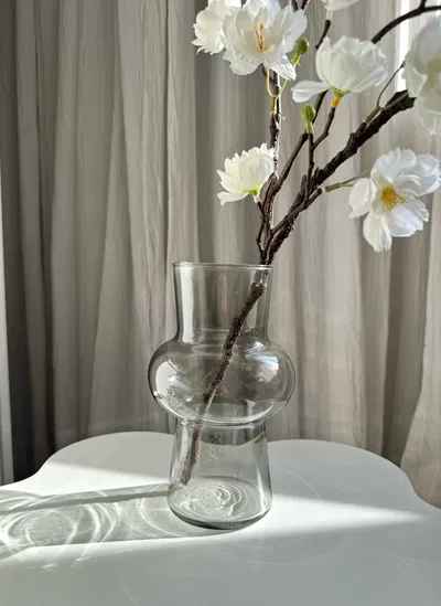 Florero Blossom Gris