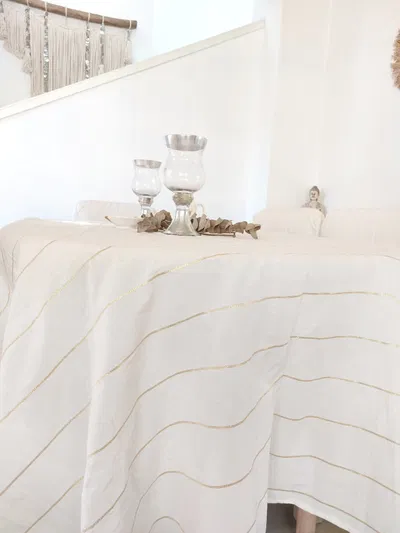 Mantel Blanco con Lurex Dorado