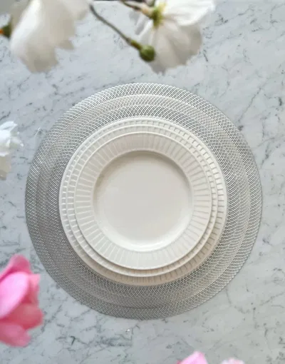 Platos de Sitio Lynet Plateado