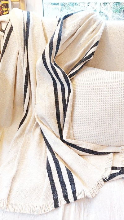 Manta Blanca Con Rayas Negras