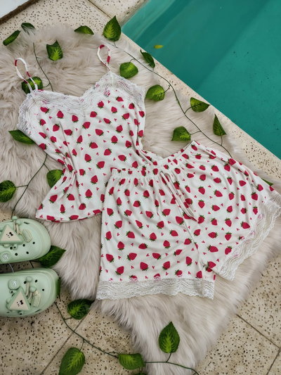 Frutillita Set con encaje 