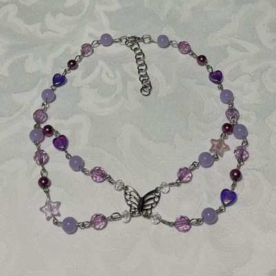 Collar mariposa violeta
