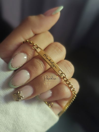 Pulsera grabada dorada