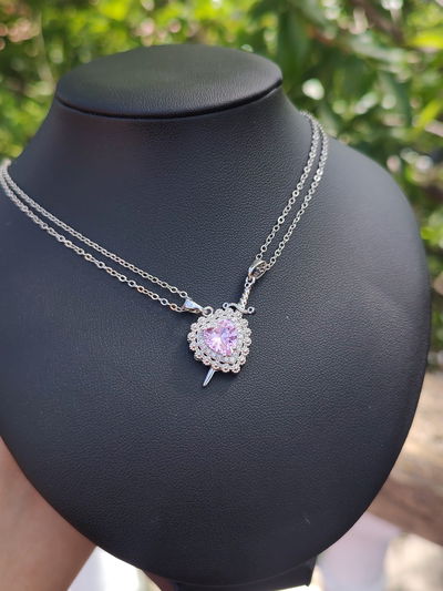 Collar para compartir (corazón y espada)