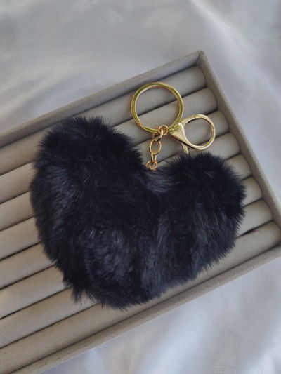 Llavero pompón corazón negro 