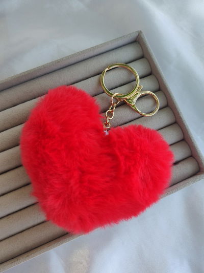 Llavero pompón corazón rojo 