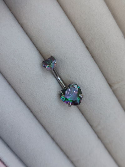 Piercing ombligo doble cubic corazón negro tornasol 