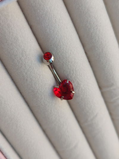 Piercing ombligo corazon rojo 