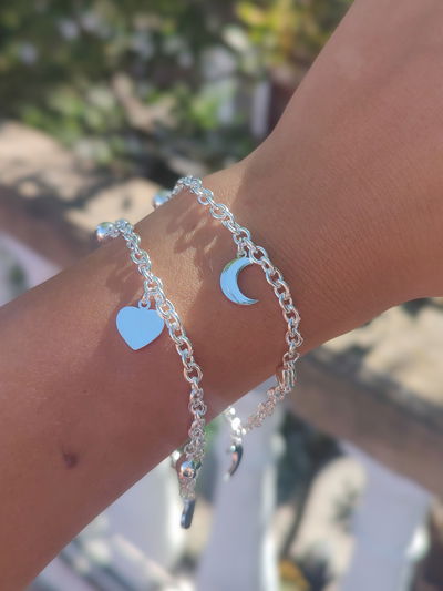 Pulsera con dijes (seleccionar opción)