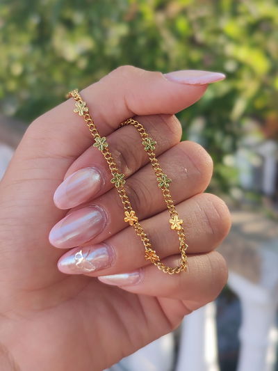 Pulsera grumet florcitas 