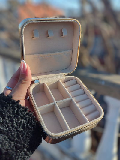 Alhajero cuadrado 10x10x5cm aprox DORADO