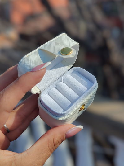 Alhajerito para anillos petit blanco