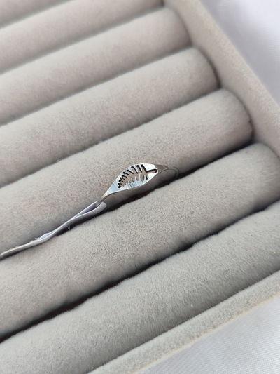 Anillo calado hojita T.18