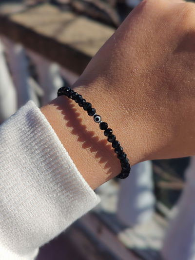 Pulsera cristales negros con ojito