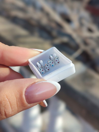 Abridores mariposas blancas