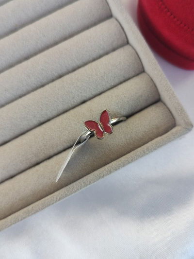 Anillo mariposa roja