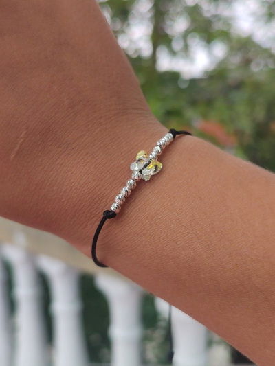 Pulsera hilo negro con mariposa