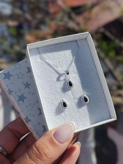 Conjunto Gota negra (collar y aros pasantes)