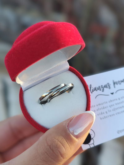 Alianzas plateadas finas (el par)