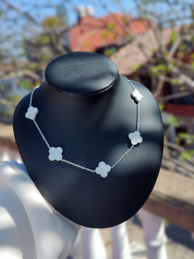 Collar Van Cleff blanco 