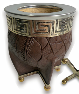 IMPERIAL CUERO REPUJADO PATAS BRONCE