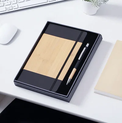 LIBRETA A5 BAMBOO CON BOLIGRAFO + CAJA DE REGALO