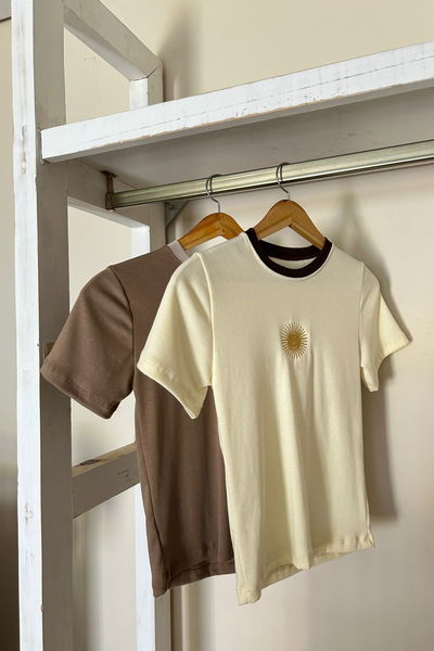 Remera sol de mayo de modal con bordado 