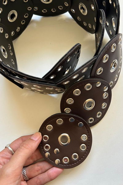 Cinturon con discos redondos chocolate 