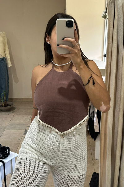 Top de lino con caracoles agregados 