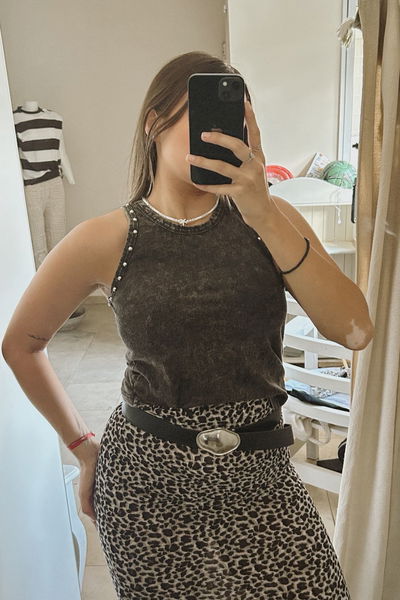 Musculosa de algodon con remaches 