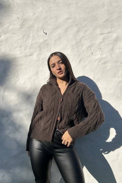 Sweater de hilado grueso con doble cierre 