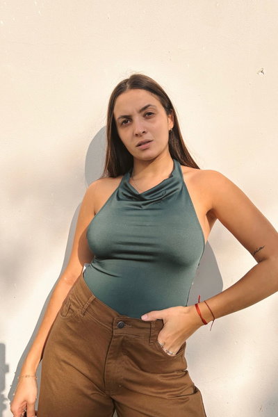 Top con cuello halter y espalda descubierta