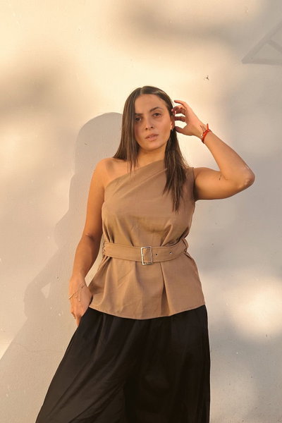 Blusa con cinturon incluido