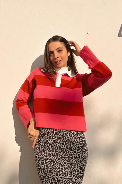 Sweater con cuello chomba rayado