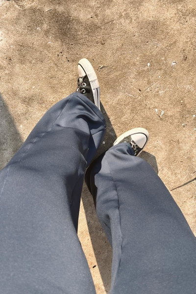 Pantalon de scuba con recortes decorativos 