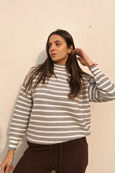 Sweater de lana grueso con apliques en el hombro