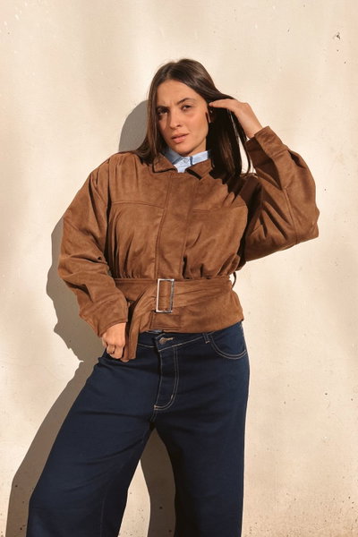Campera con cinturon incluido
