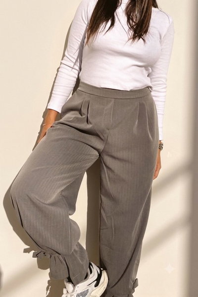 Pantalon con elastico en la parte trasera 