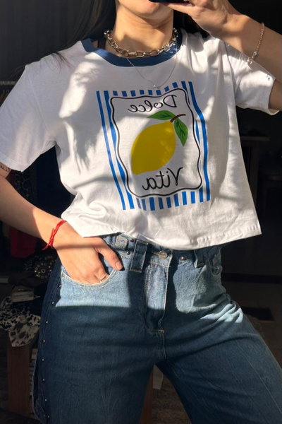 Remeras cortas con estampas