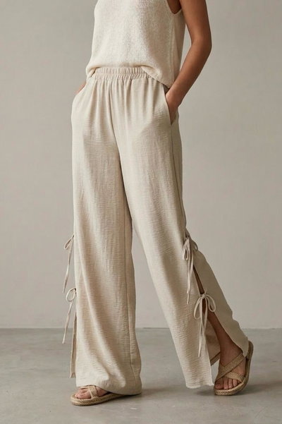 Pantalon con tiras para atar de costado