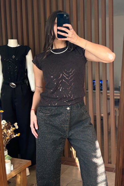 Remera con tiras de lentejuelas